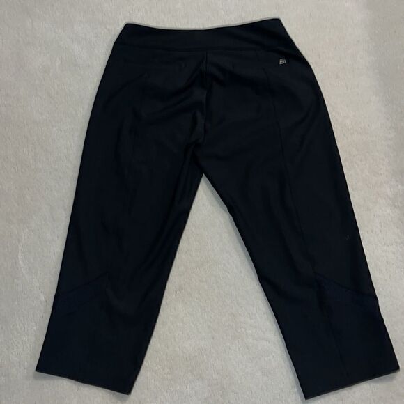 Tail Ladies Mulligan 22” Pull On Golf Capris. Size 8 - Picture 8 of 12